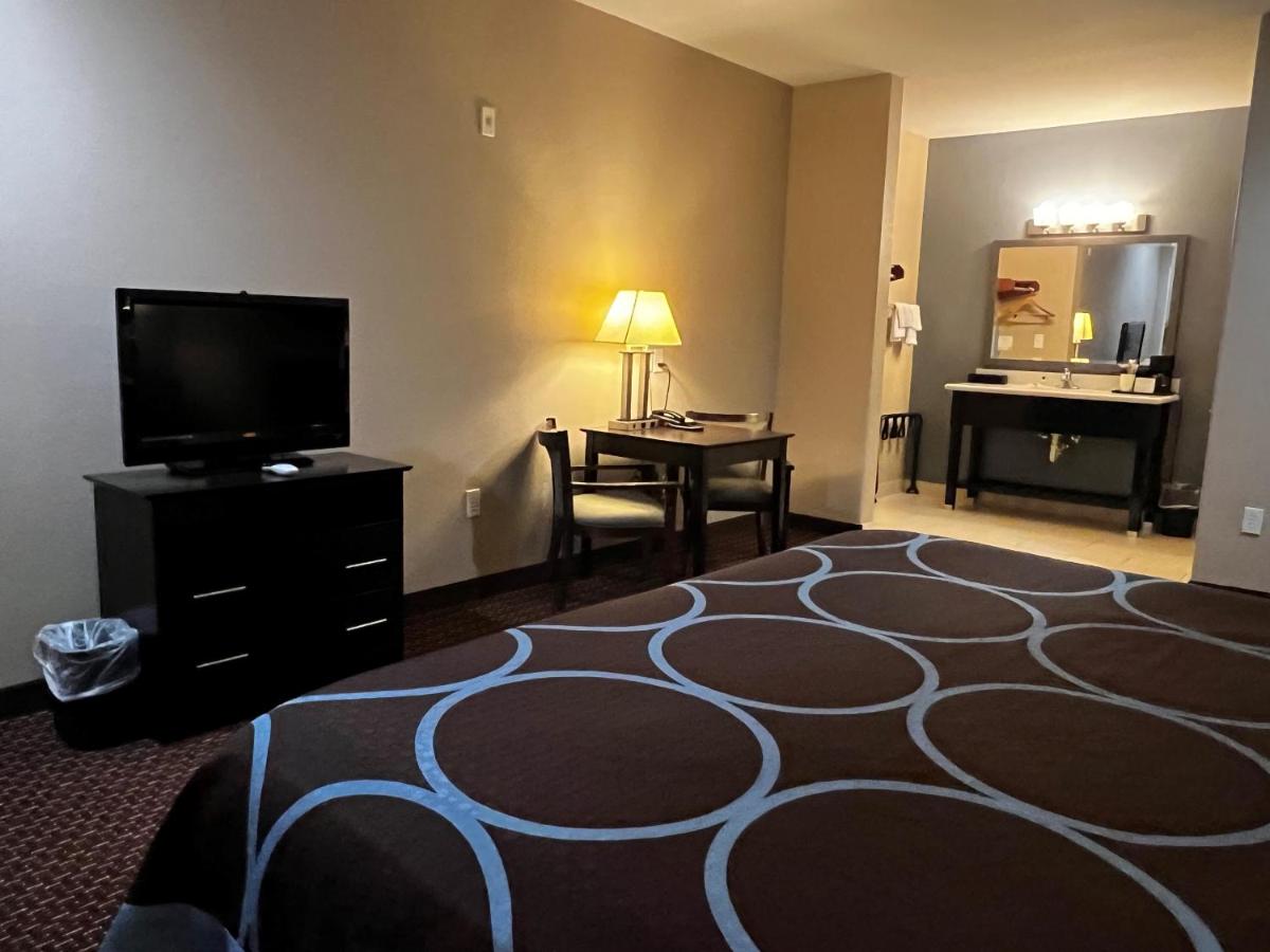 King Studio - Non-Smoking at Super 8 by Wyndham Center