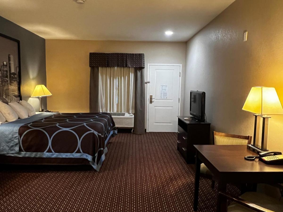 King Studio - Non-Smoking at Super 8 by Wyndham Center