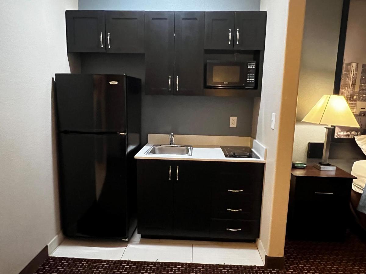 King Studio - Non-Smoking at Super 8 by Wyndham Center