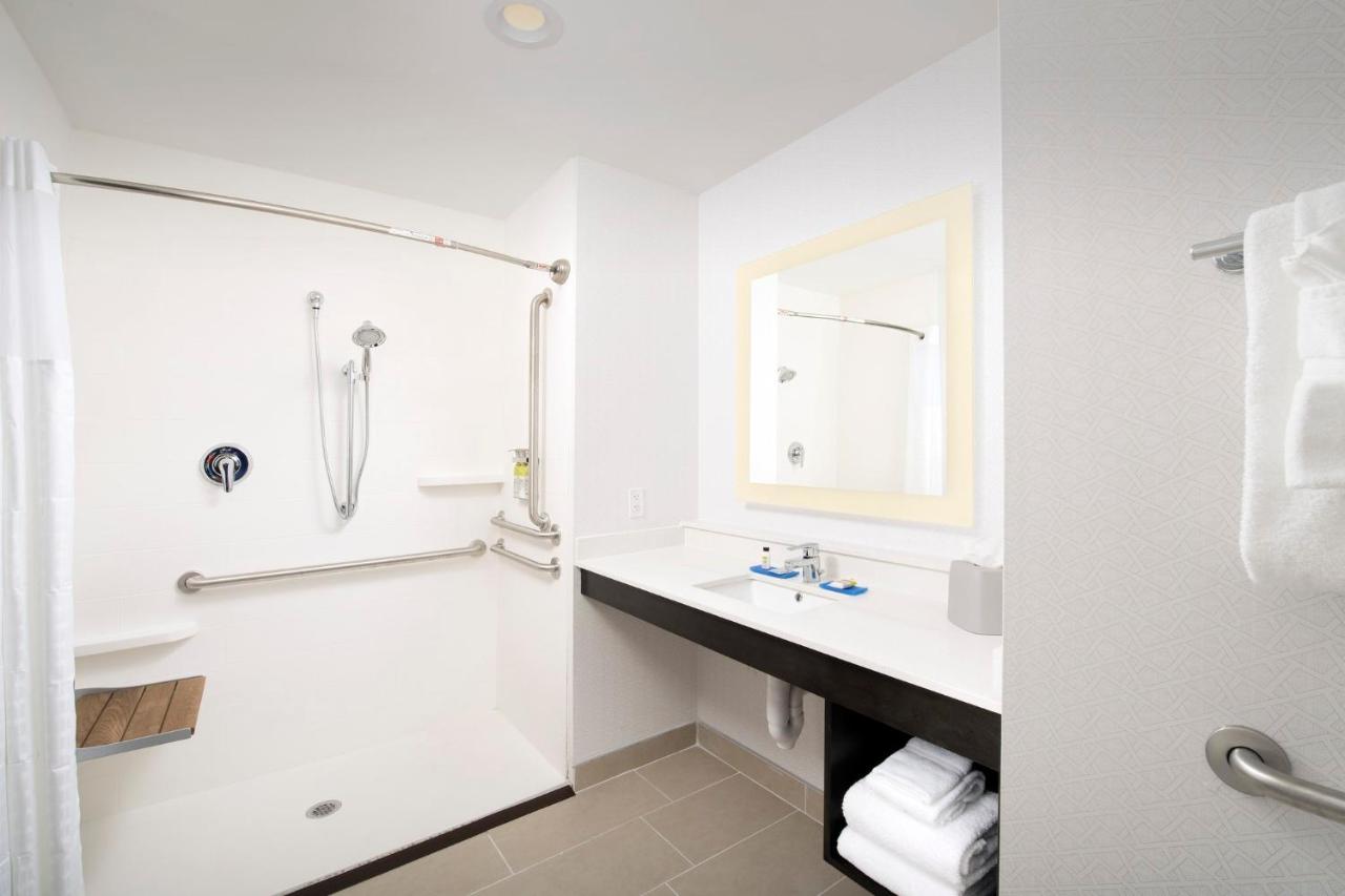 Suite - Hearing Accessible - Non-Smoking at Holiday Inn Express and Suites North Brunswick by IHG
