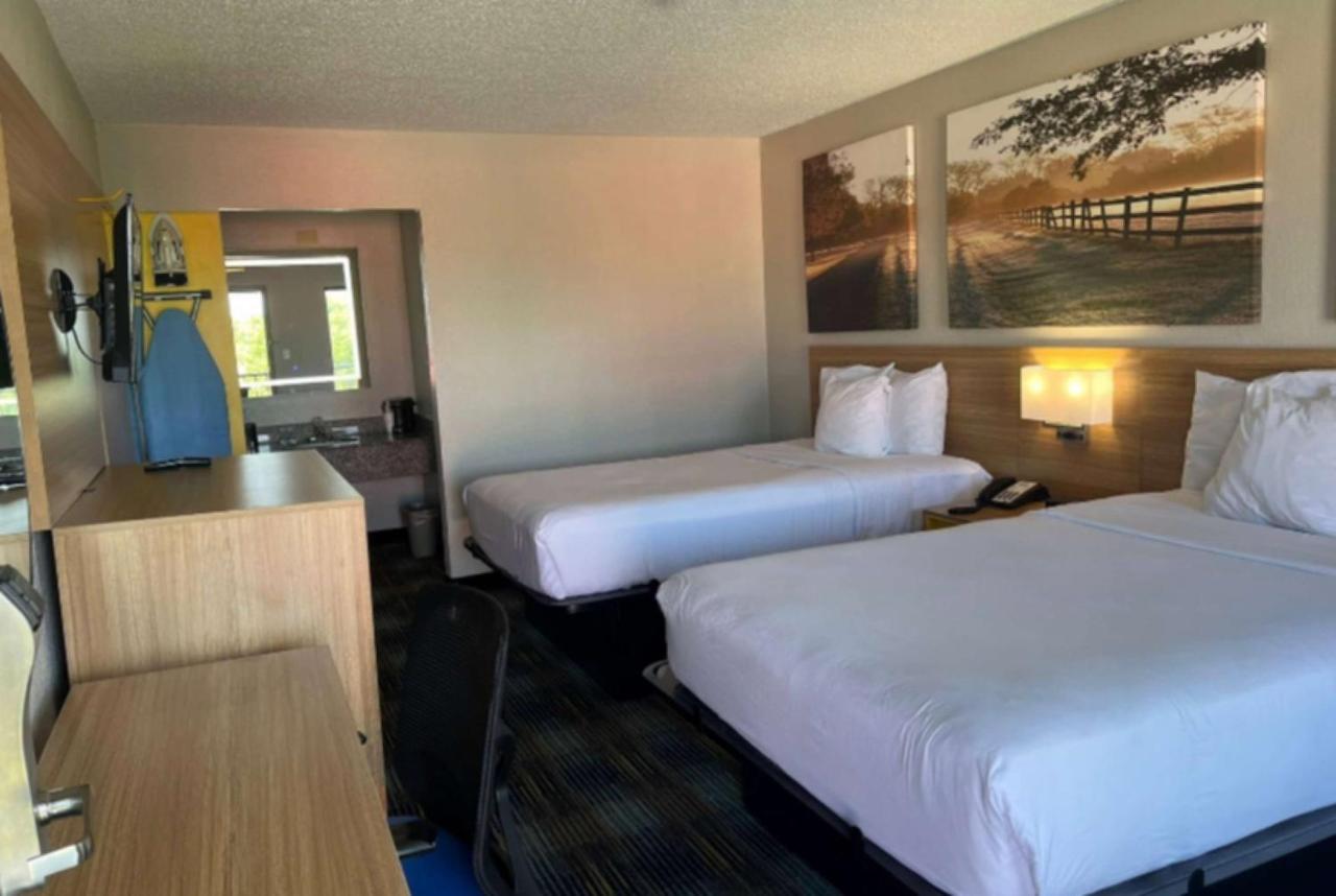 | Days Inn & Suites Mobile
