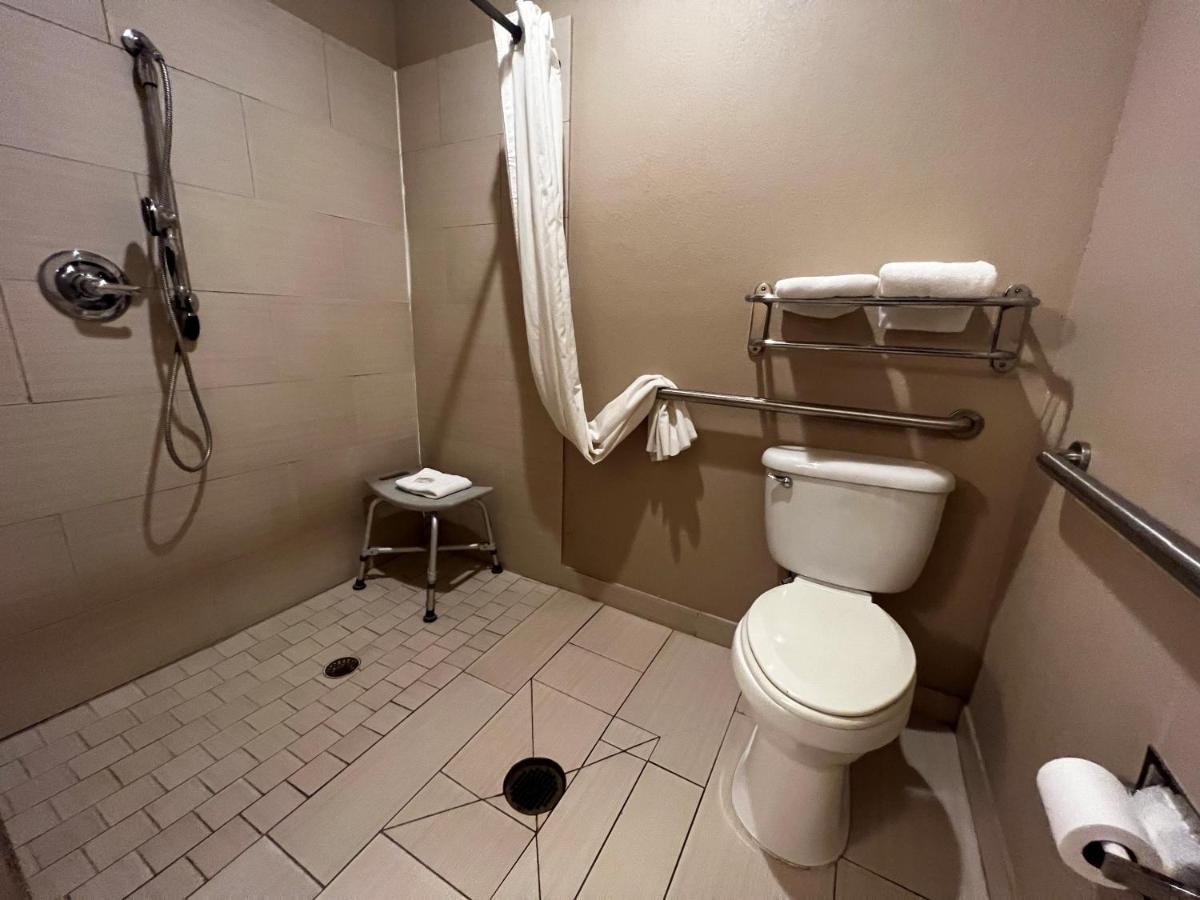 King Room - Mobility Access/Non-Smoking at Super 8 by Wyndham Center