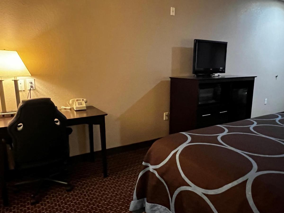 King Studio - Non-Smoking at Super 8 by Wyndham Center