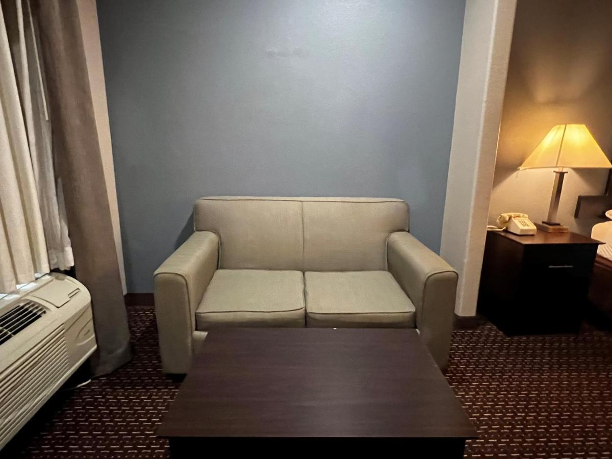 King Studio - Non-Smoking at Super 8 by Wyndham Center
