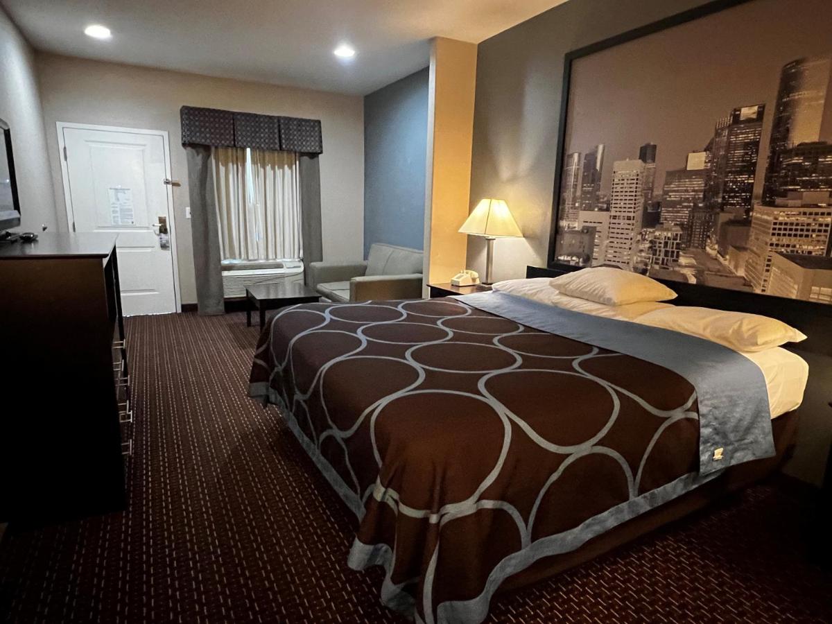 King Studio - Non-Smoking at Super 8 by Wyndham Center