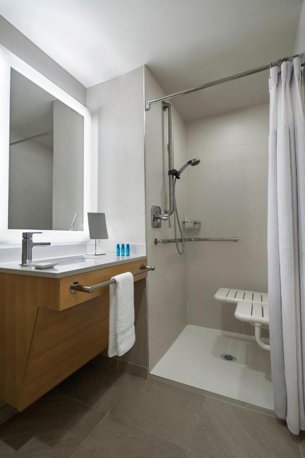 | Delta Hotels by Marriott Richmond Downtown