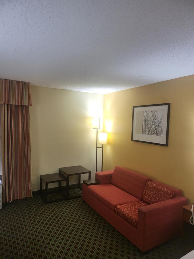 King Bed Smoking at Baymont by Wyndham Williamsburg
