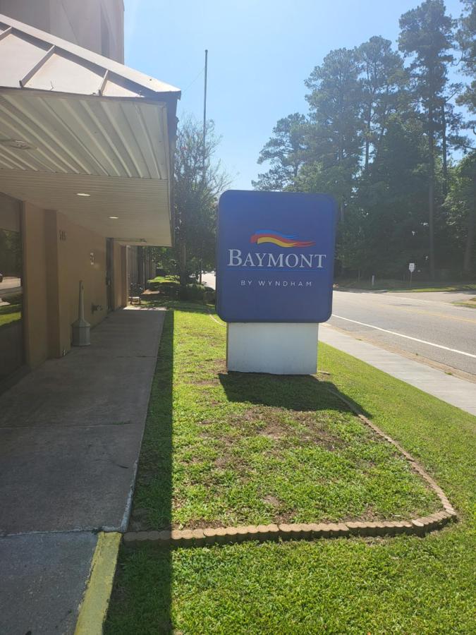 Deluxe King Room - Non-Smoking at Baymont by Wyndham Williamsburg