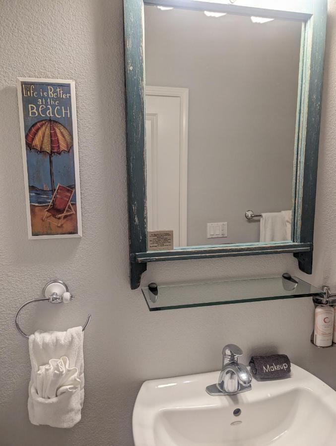 Deluxe King Room at Capitola Hotel