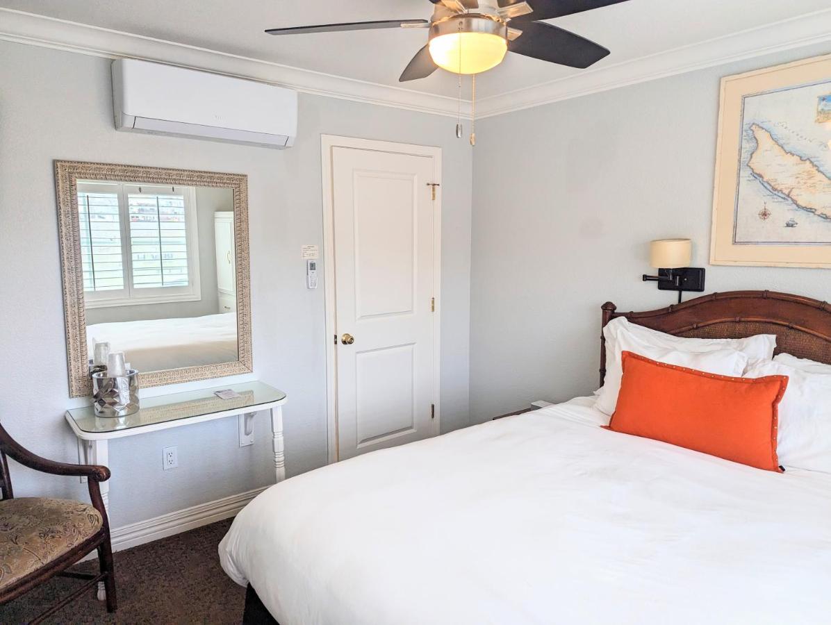 Deluxe Queen Room at Capitola Hotel