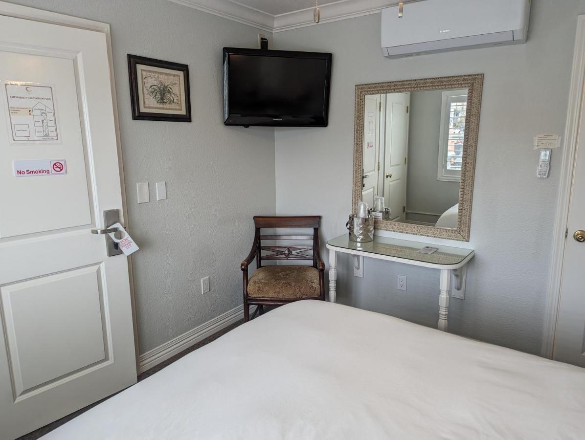 Deluxe Queen Room at Capitola Hotel