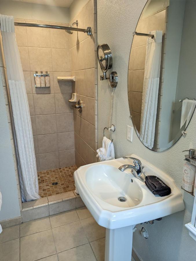Deluxe Queen Room at Capitola Hotel