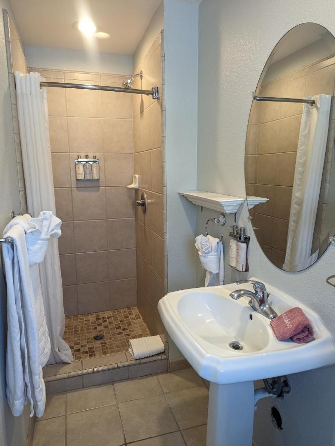 Double Room with Garden View at Capitola Hotel