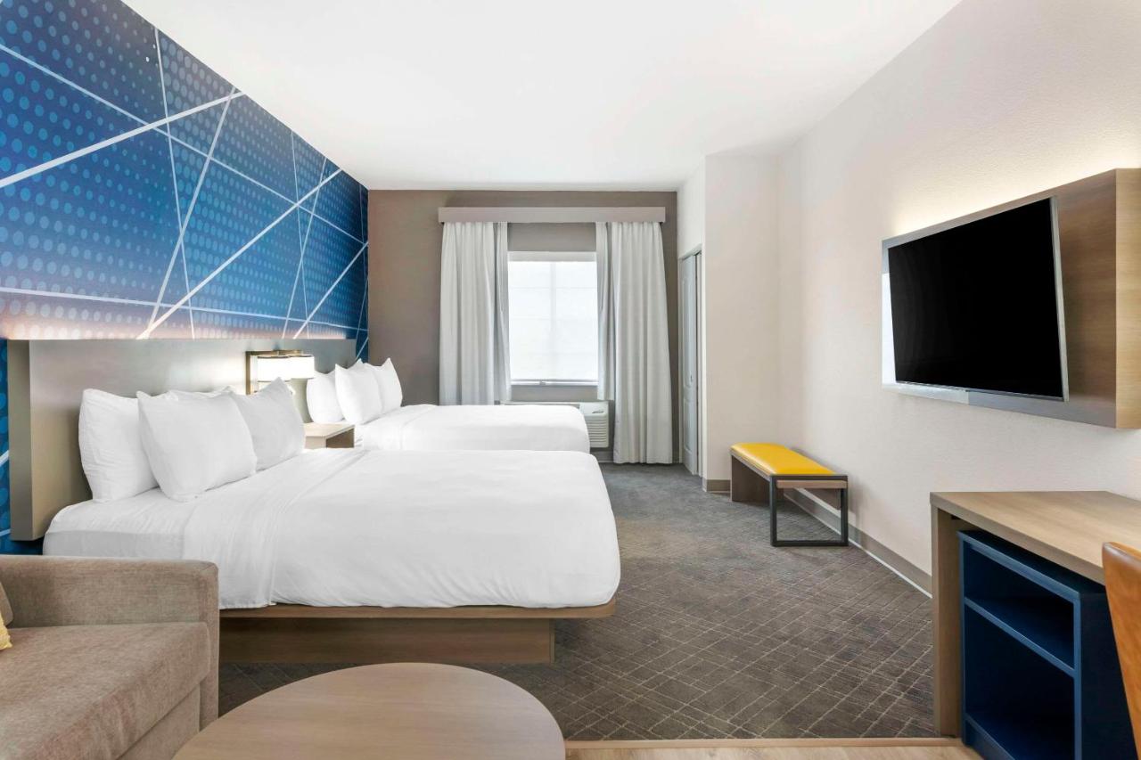 Queen Room with Two Queen Beds - Non-Smoking at Comfort Suites Elgin Northwest