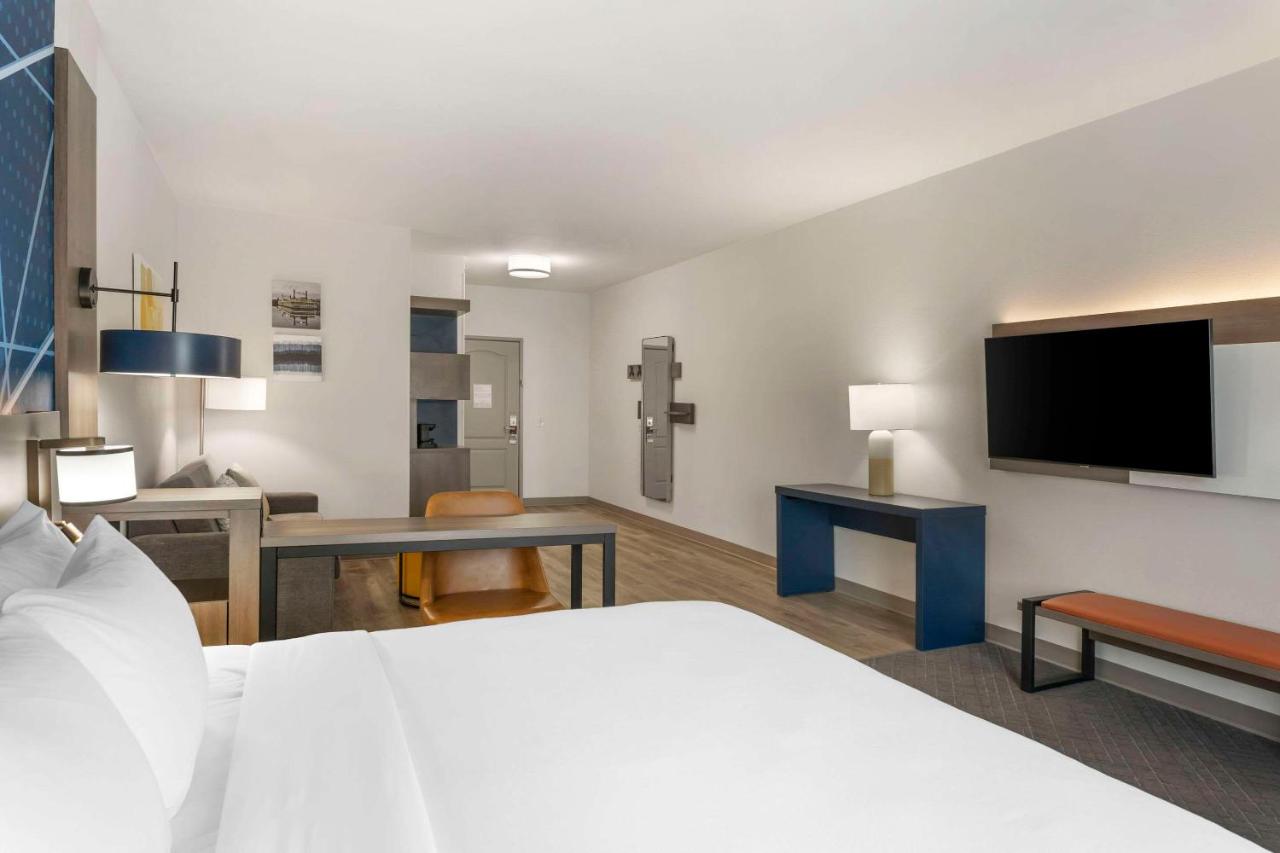King Room - Non-Smoking at Comfort Suites Elgin Northwest