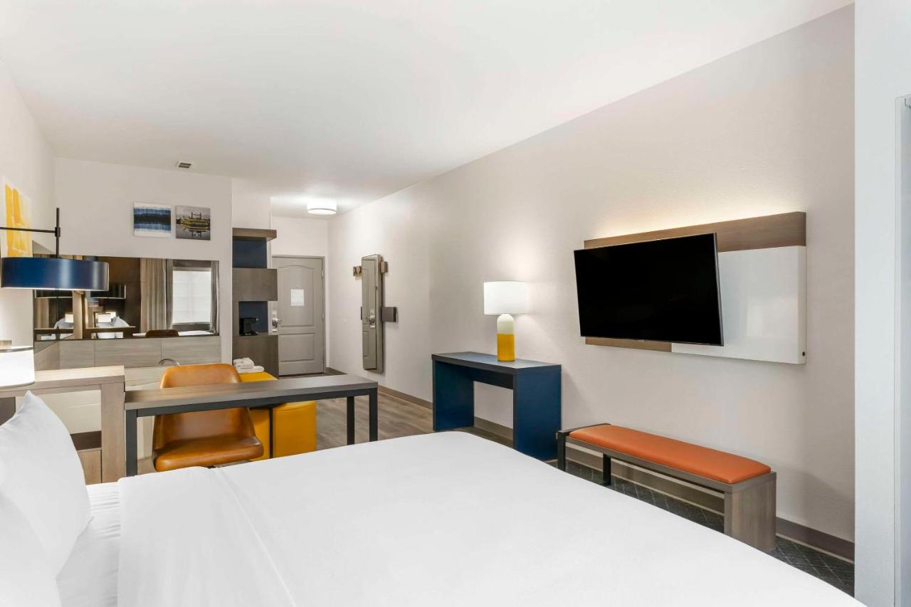 King Room - Non-Smoking at Comfort Suites Elgin Northwest