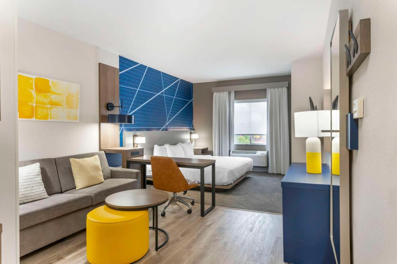 King Room - Non-Smoking at Comfort Suites Elgin Northwest