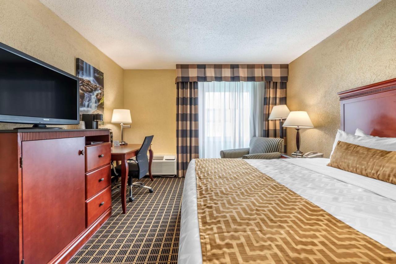 King Room - Non-Smoking at Best Western Plus Bridgeport Inn