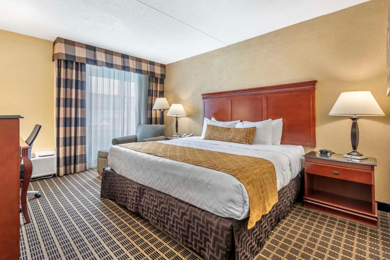 King Room - Non-Smoking at Best Western Plus Bridgeport Inn