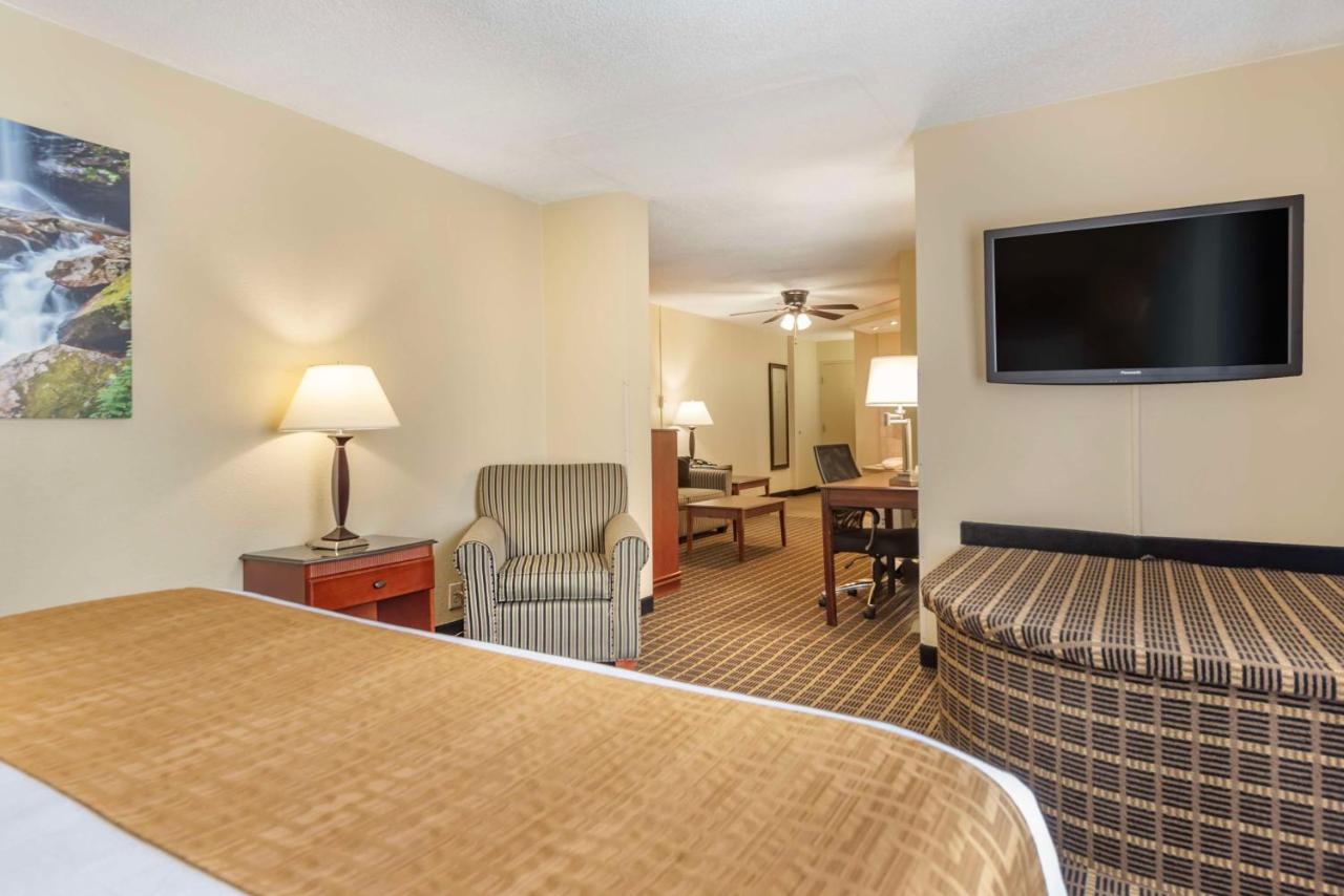Room #30151913 at Best Western Plus Bridgeport Inn