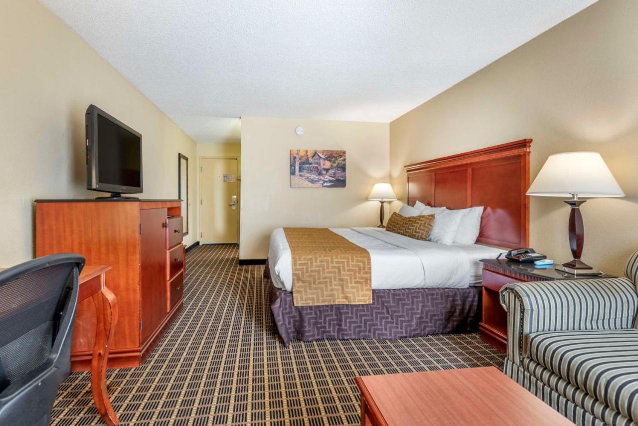 King Room with Sofa Bed-Non-Smoking at Best Western Plus Bridgeport Inn