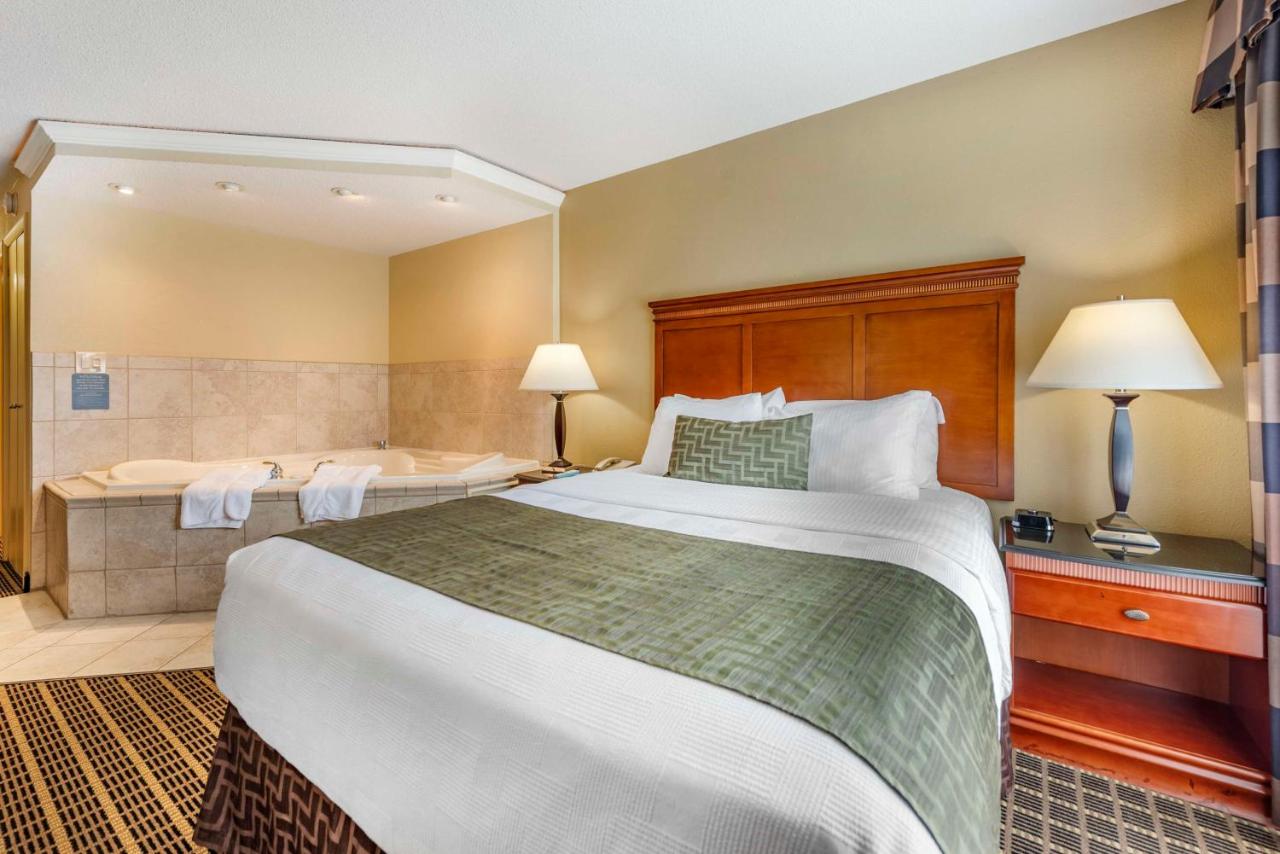 Queen Room-Disability Access/Non-Smoking at Best Western Plus Bridgeport Inn