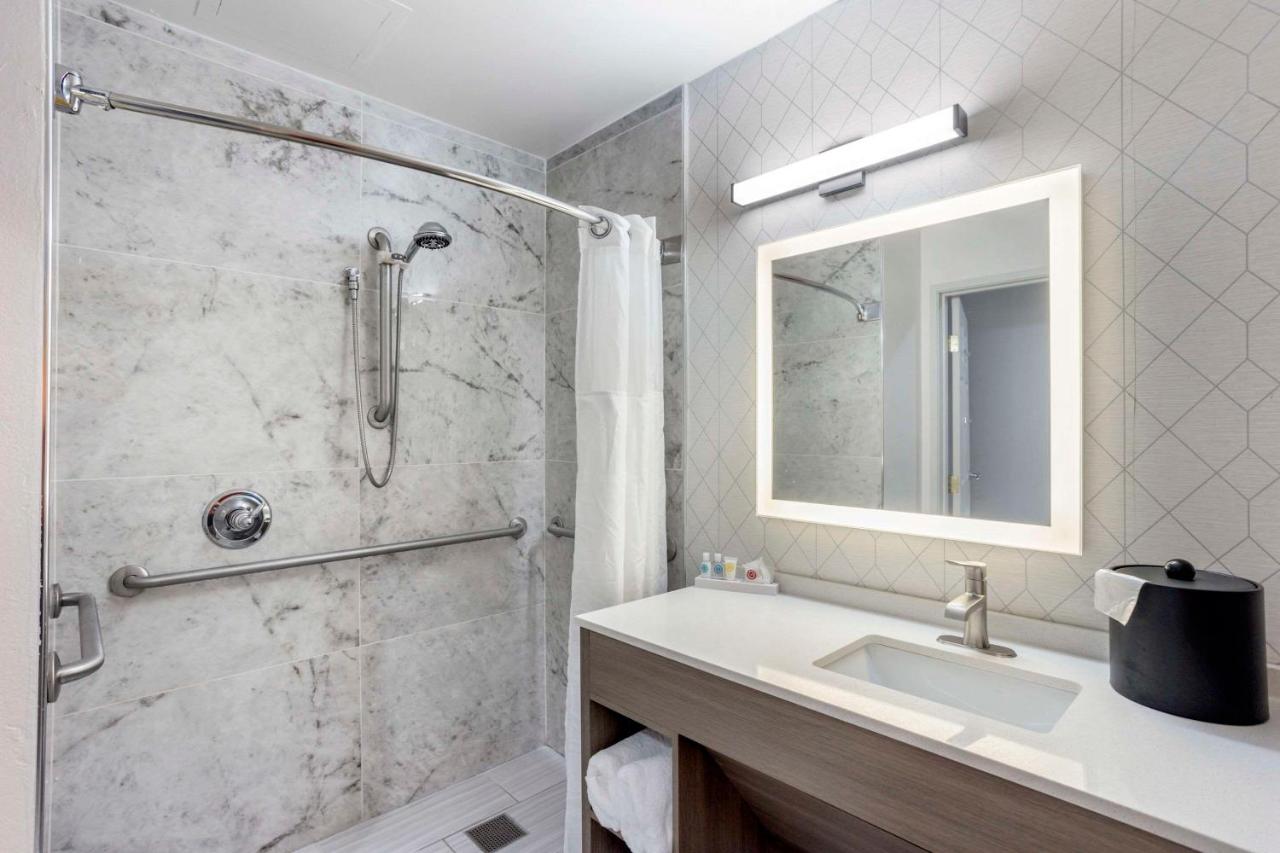 | Comfort Inn & Suites Voorhees - Mt Laurel