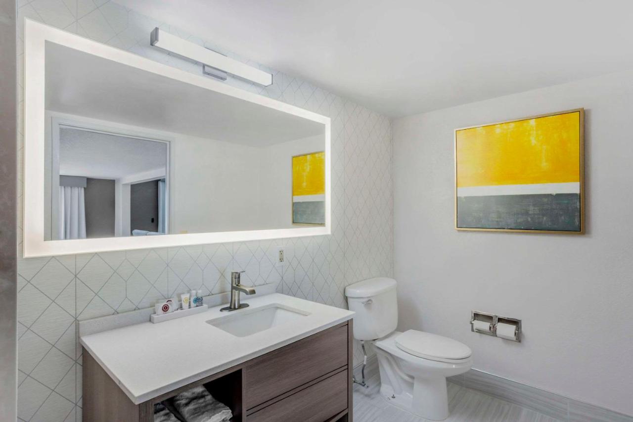 | Comfort Inn & Suites Voorhees - Mt Laurel