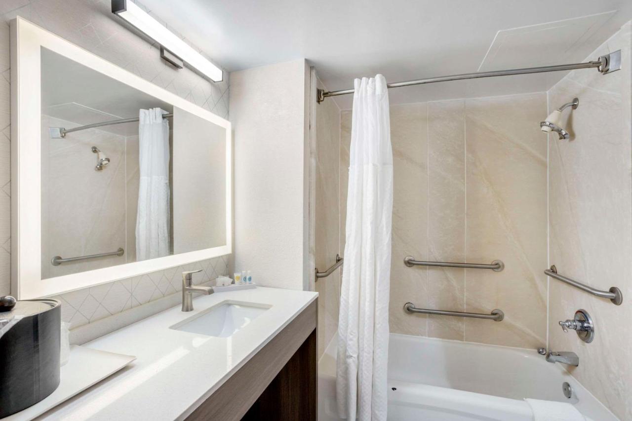 | Comfort Inn & Suites Voorhees - Mt Laurel