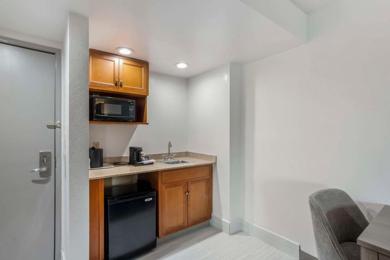 | Comfort Inn & Suites Voorhees - Mt Laurel