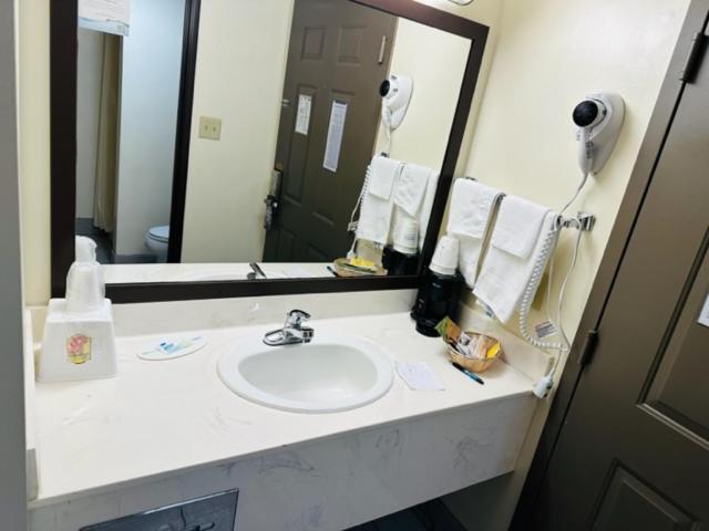 | Super 8 by Wyndham Branson/Andy Williams Theatre