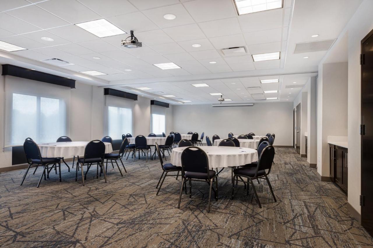  | Holiday Inn Express & Suites - Kansas City KU Medical Center, an IHG Hotel