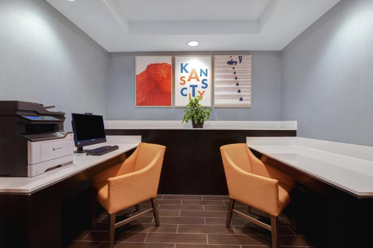  | Holiday Inn Express & Suites - Kansas City KU Medical Center, an IHG Hotel