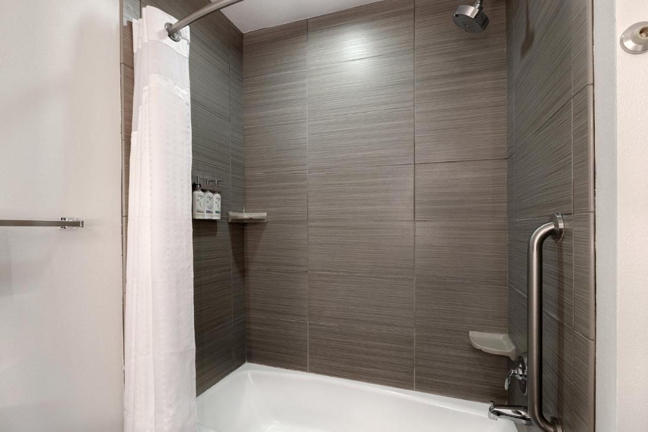  | Holiday Inn Express & Suites - Kansas City KU Medical Center, an IHG Hotel