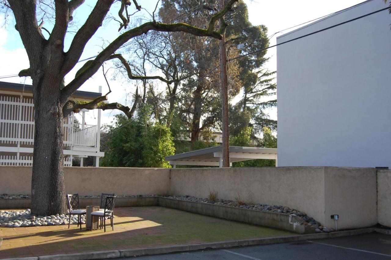 | Pleasant Hill Inn