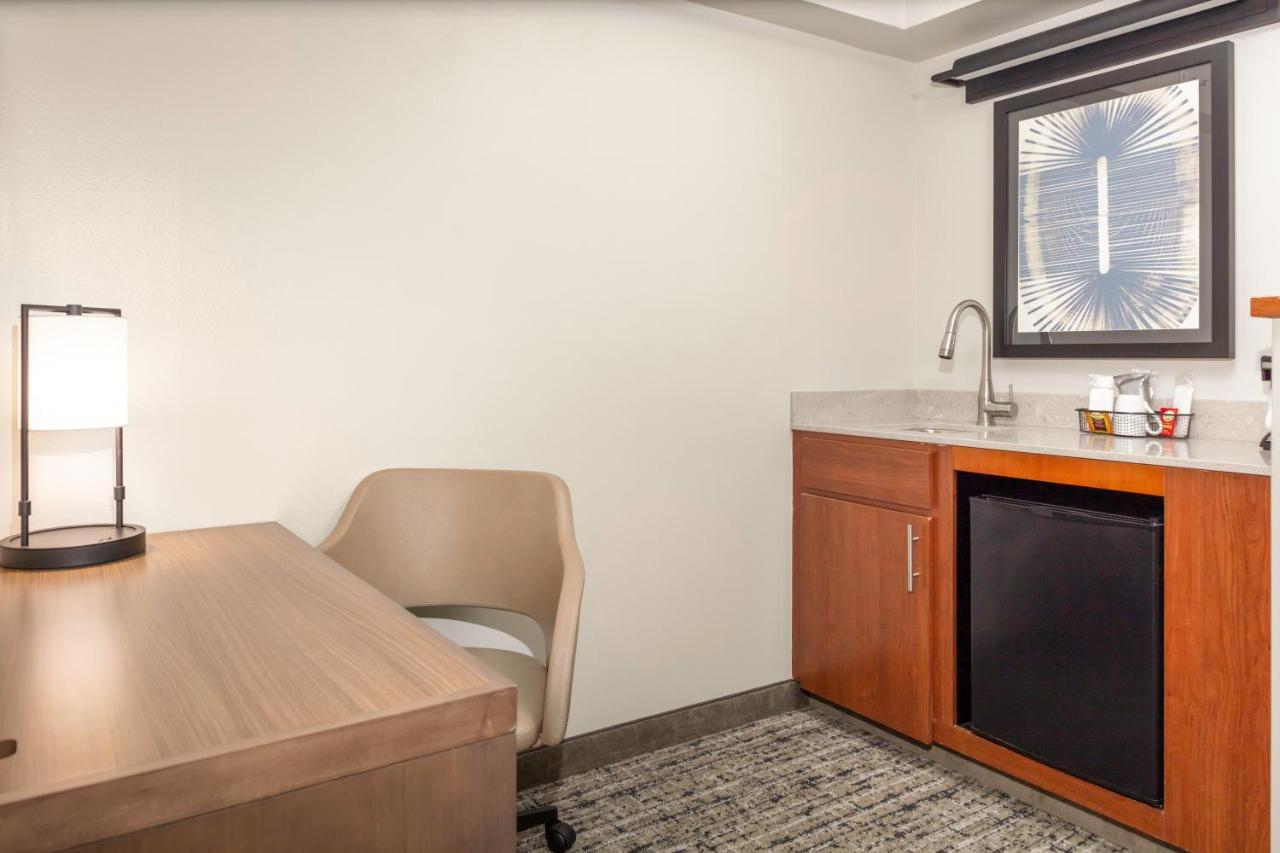 High Floor Doubles, Sofabed at Hyatt Place Dallas/Arlington