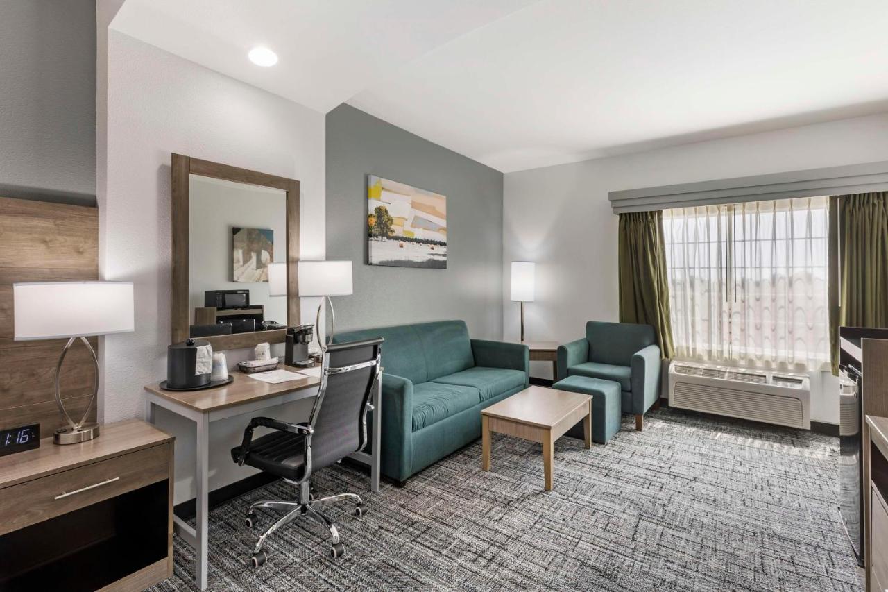 King Suite with Sofa Bed - Non-Smoking at Best Western Plus MidAmerica Hotel