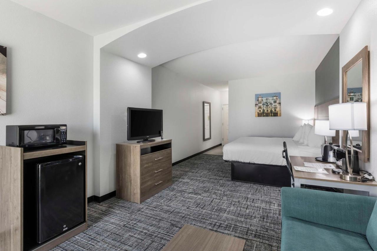 King Suite with Sofa Bed - Non-Smoking at Best Western Plus MidAmerica Hotel
