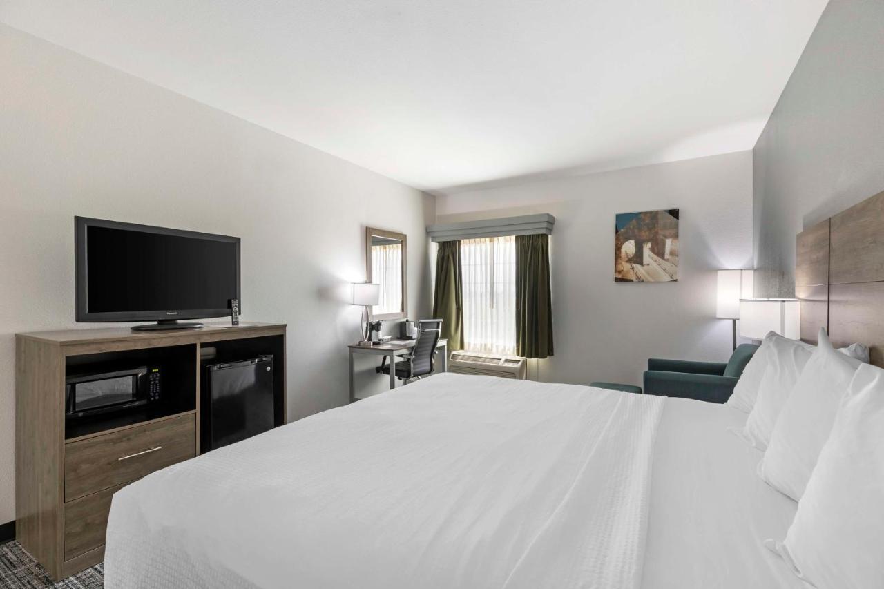 King Suite with Walk-In Shower - Non-Smoking/Disability Access at Best Western Plus MidAmerica Hotel