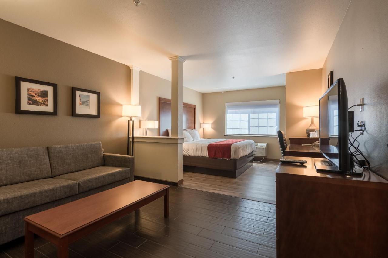 King Suite - Accessible/Non-Smoking at Comfort Inn & Suites Alamosa