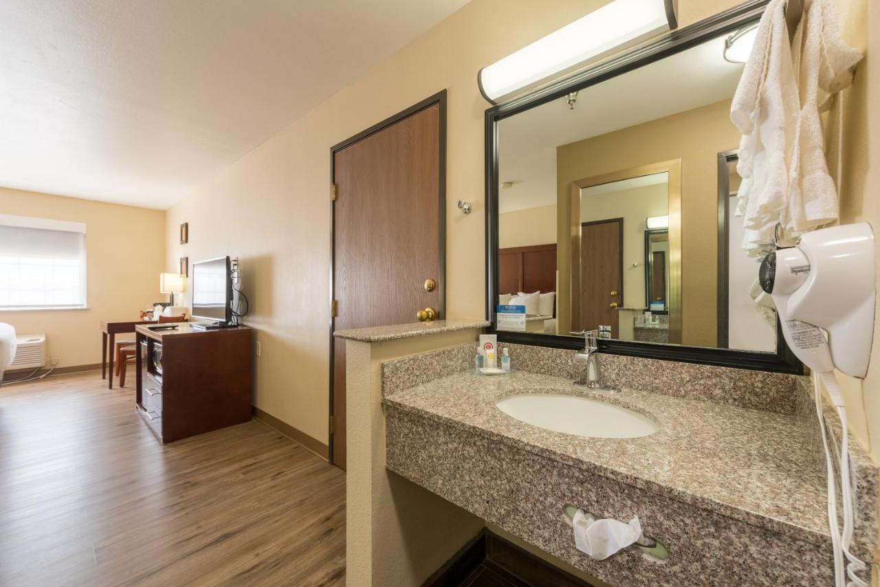 Standard Queen Room with Two Queen Beds - Non-Smoking at Comfort Inn & Suites Alamosa