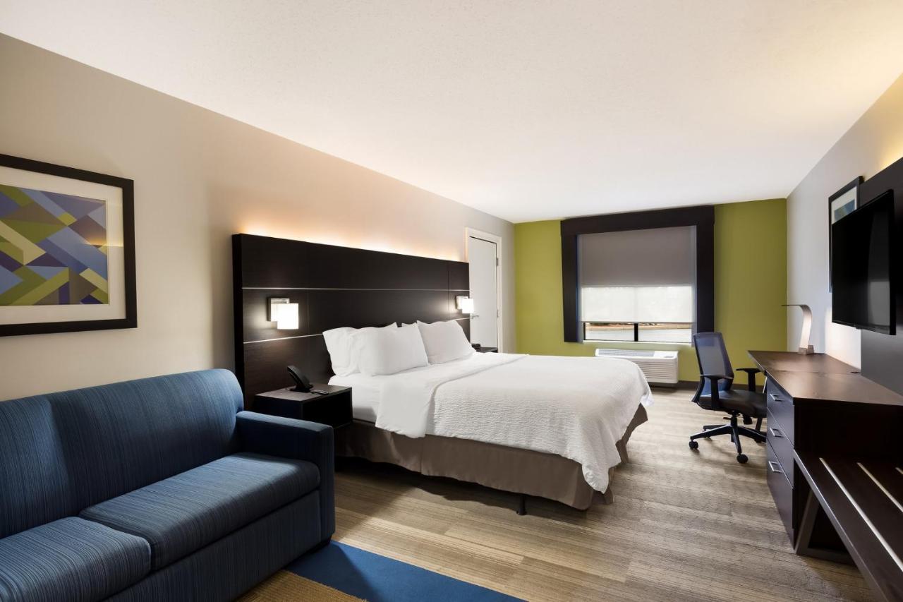 Suite - Hearing Accessible - Non-Smoking at Holiday Inn Express and Suites Newton by IHG