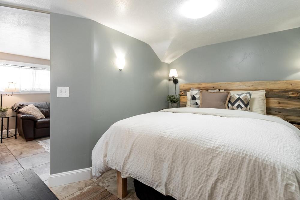 | Aspenwood Manor