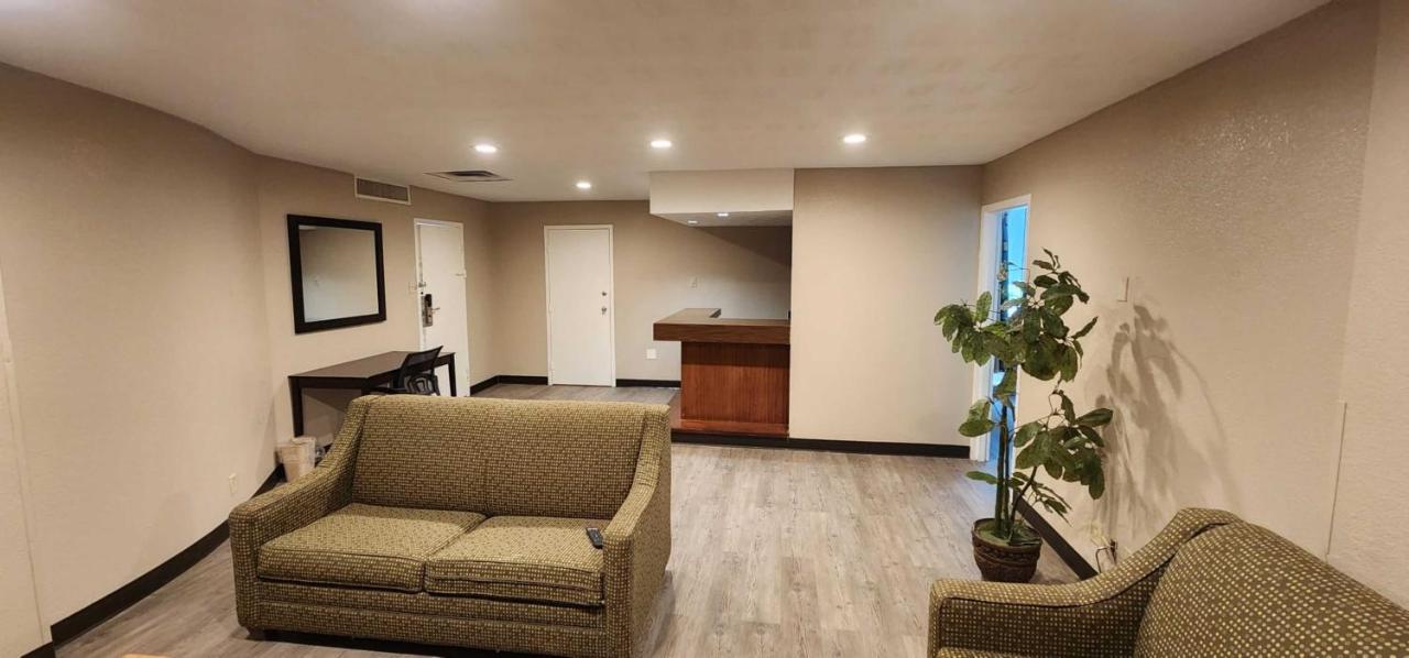 Days Inn by Wyndham Fort Wright Cincinnati Area