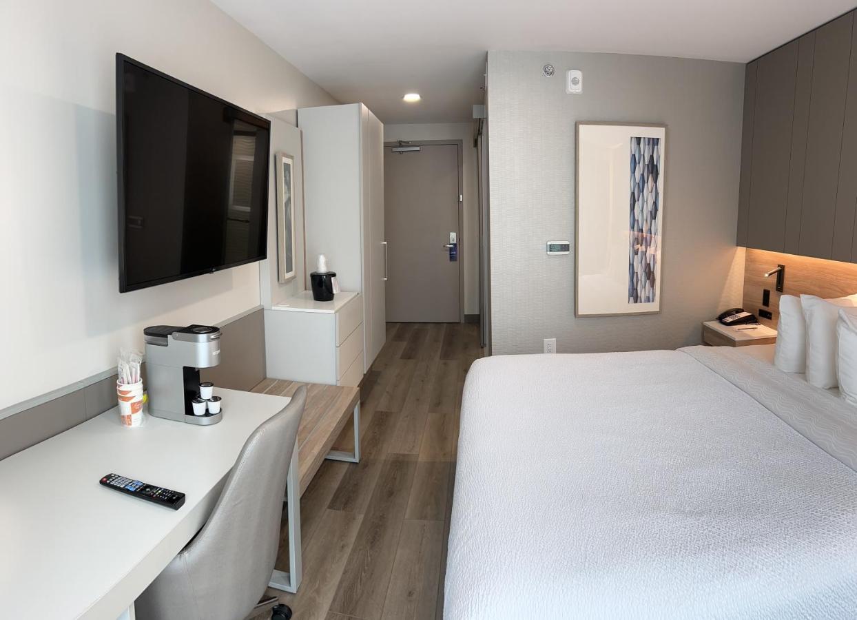 King Room at The Capitol Hotel Downtown, an Ascend Collection Hotel