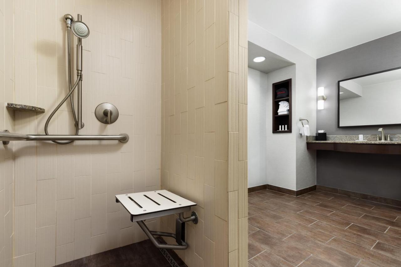 | Courtyard by Marriott Los Angeles Woodland Hills