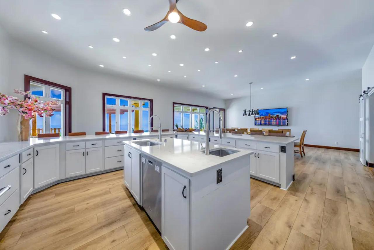 | Renovated Kona Mansion infinity pool & ocean views