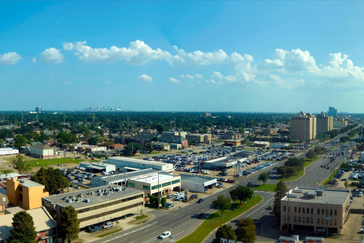 Large Double Room at New Orleans Marriott Metairie at Lakeway