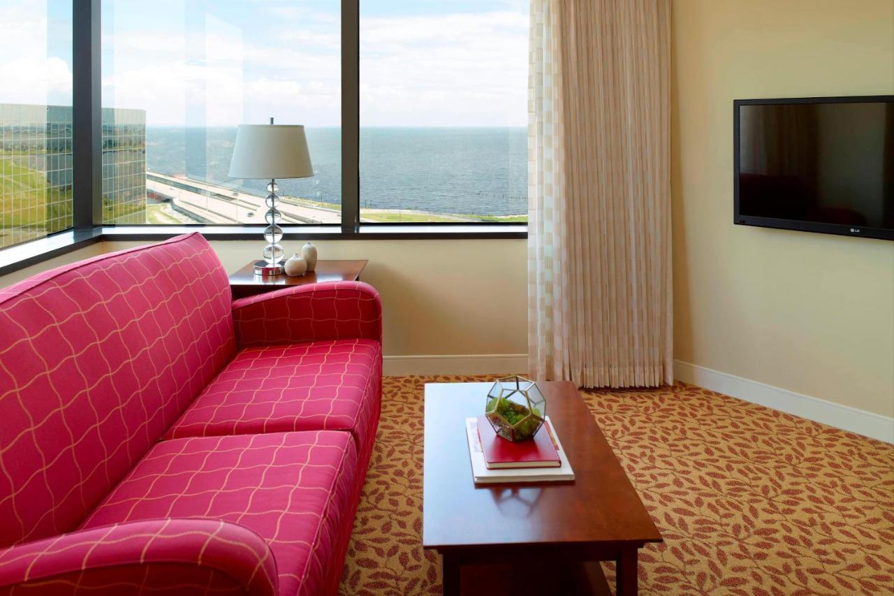 Executive One-Bedroom King Suite with Sofa Bed at New Orleans Marriott Metairie at Lakeway