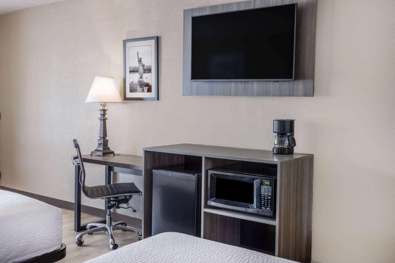 | Ramada by Wyndham Rome - Verona